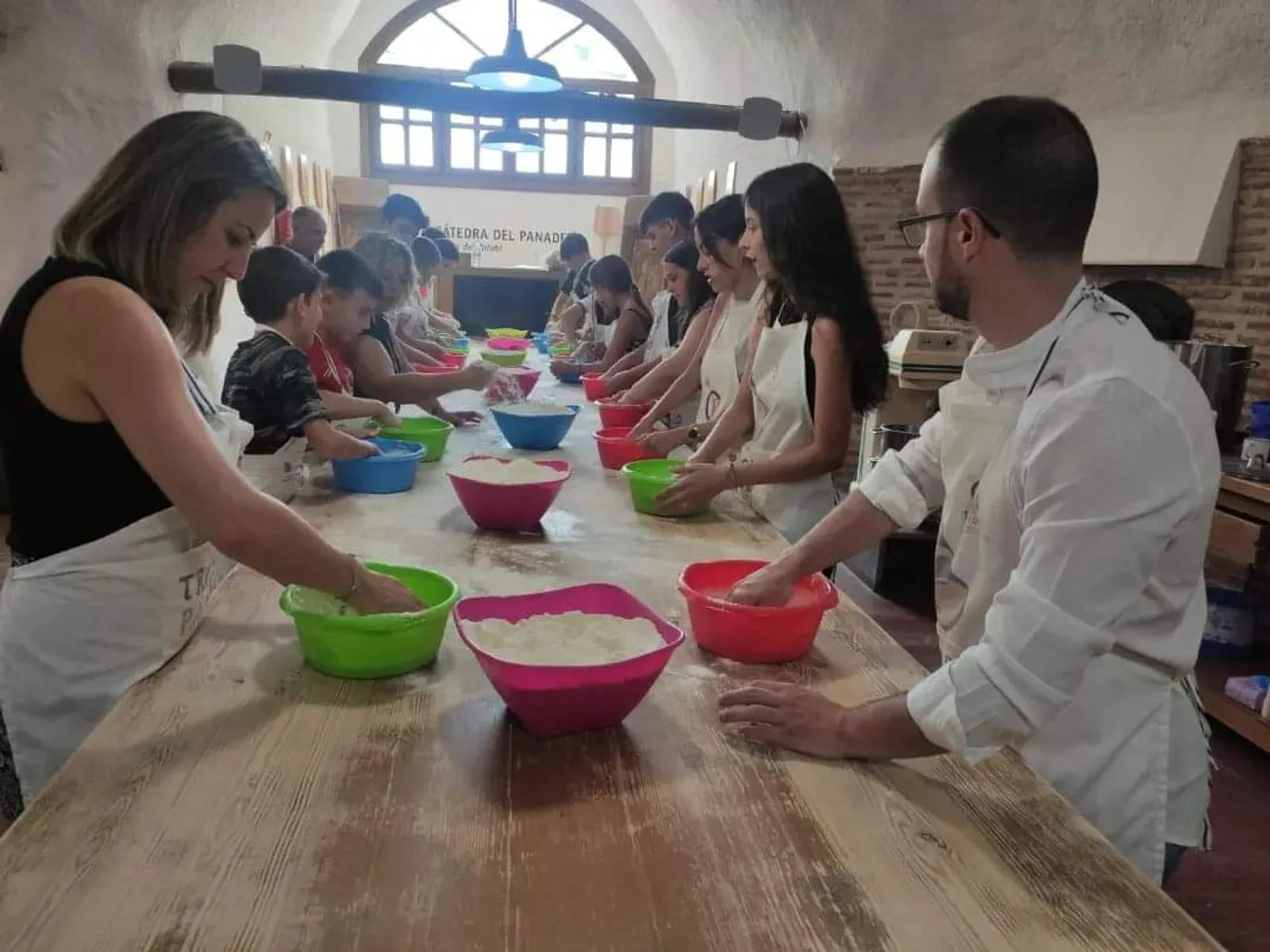 Taller de elaboración de pan y visita guiada de Trópolis