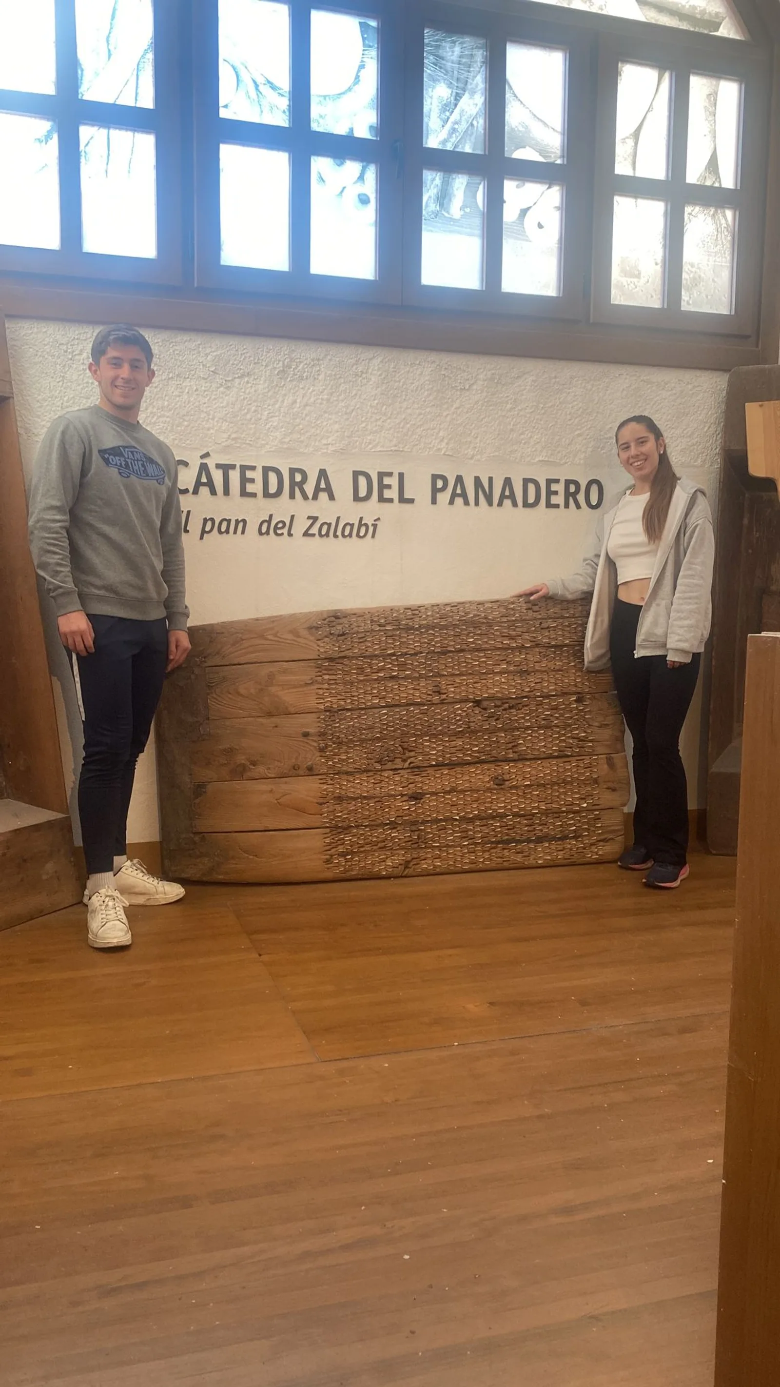 Taller de elaboración de pan y visita guiada de Trópolis