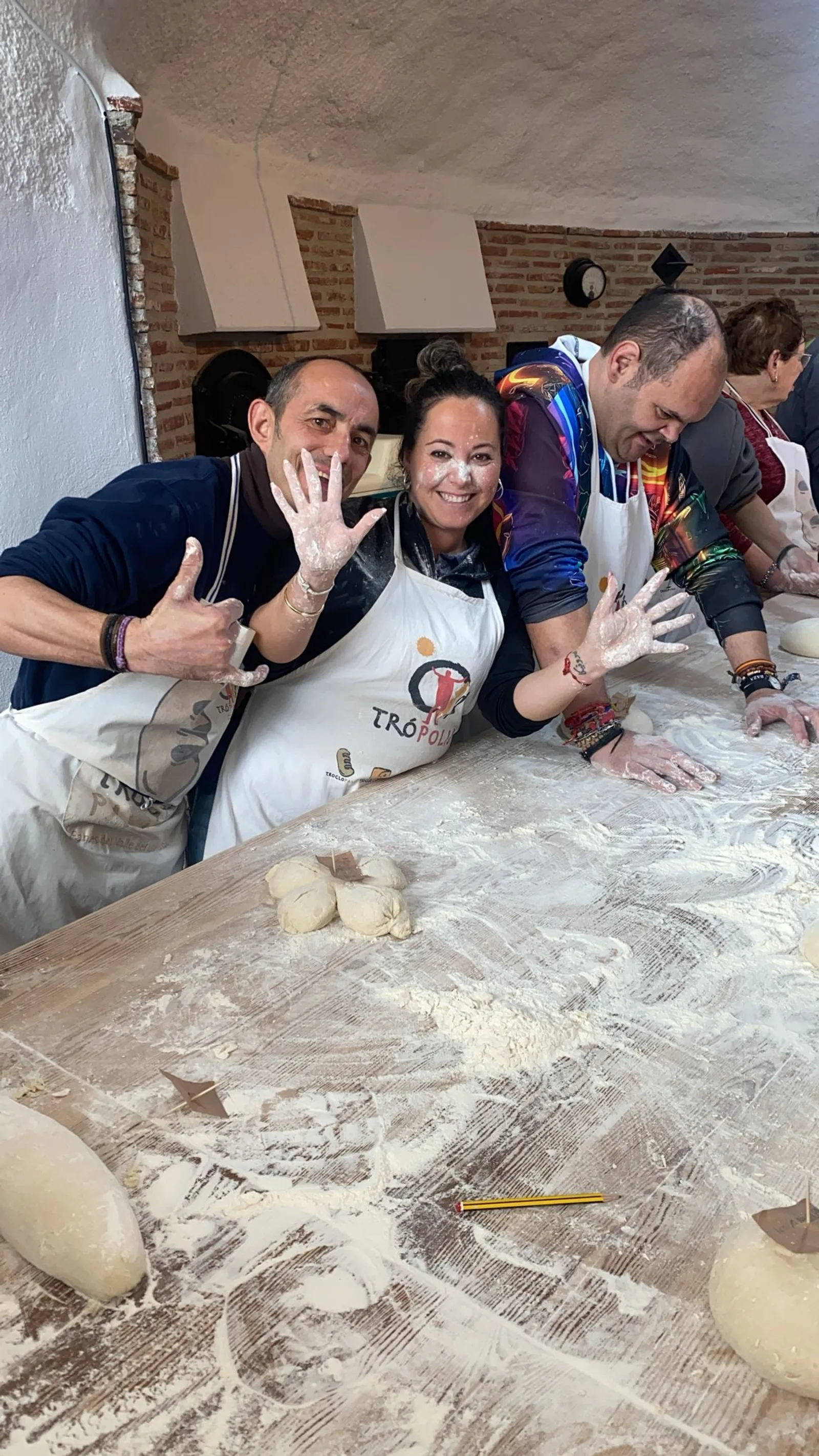 Taller de elaboración de pan y visita guiada de Trópolis