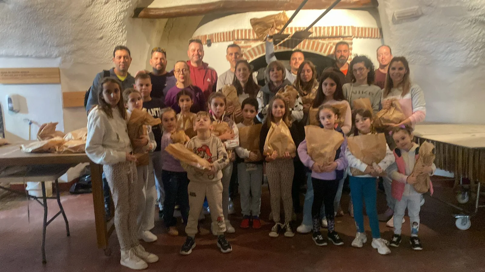 Taller de elaboración de pan y visita guiada de Trópolis